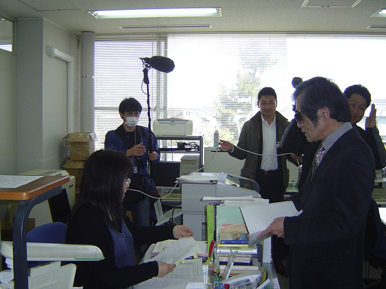 利用者が来館されたところの取材です