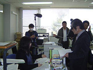 利用者が来館されたところの取材です
